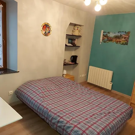 Dans Un Ecrin De Verdure *